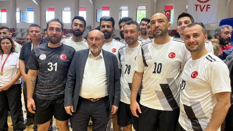 Bağcılar öğretmenleri voleybolda İstanbul şampiyonu