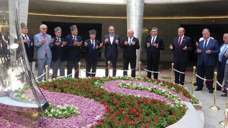 KKTC Cumhurbaşkanı Tatar, 9. Cumhurbaşkanı Demirelin anıt mezarını ziyaret etti