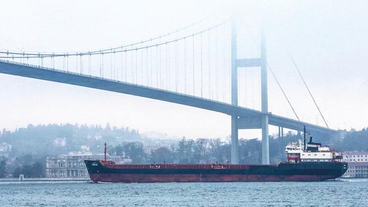 Boğazlardan gemi geçişine zamlı tarife