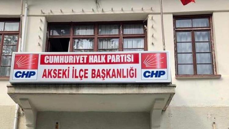 CHP Akseki yönetiminden 8 üye istifa etti