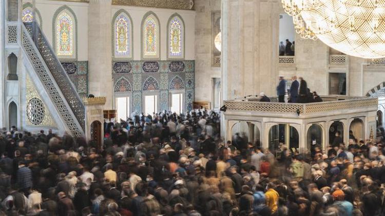 Bayram namazı için ezan okunur mu Kurban Bayramı’nda ezan okunuyor mu