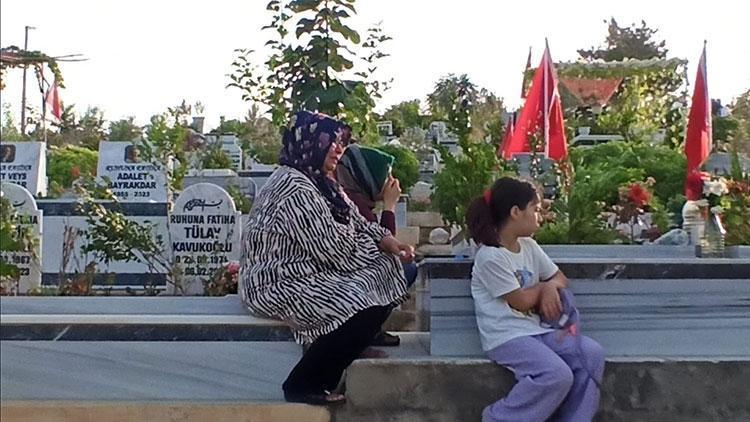 Hatay’da mezarlıklarda hüzünlü bayram arifesi