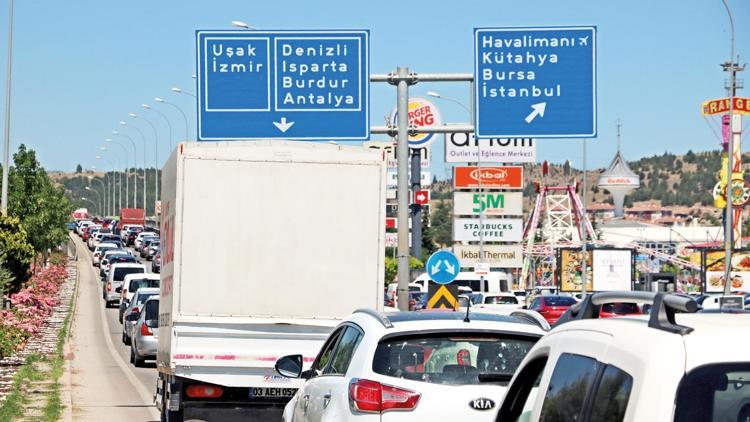 Büyük göç trafiği kilitledi