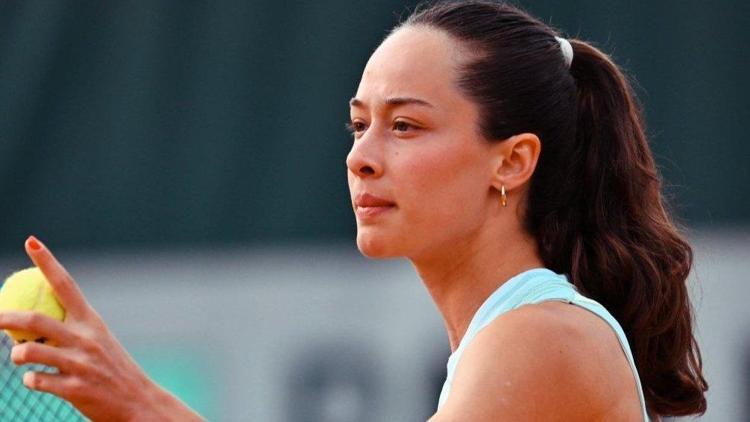 Milli tenisçi Zeynep Sönmez’den büyük başarı WTA 500de ilk ana tablo galibiyeti...