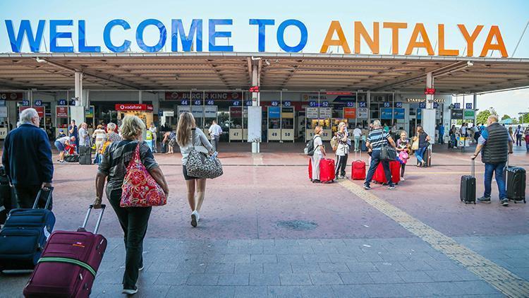 Antalya Havalimanında 1 günlük yolcu rekoru kırıldı