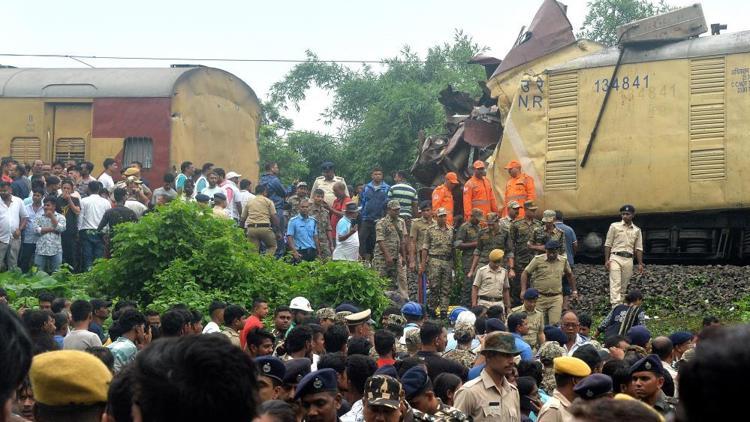 Hindistan’da tren kazası: 8 ölü, 60 yaralı