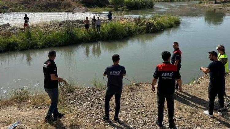 Siirtte piknik yaparken mahsur kaldılar... AFAD ekipleri kurtardı