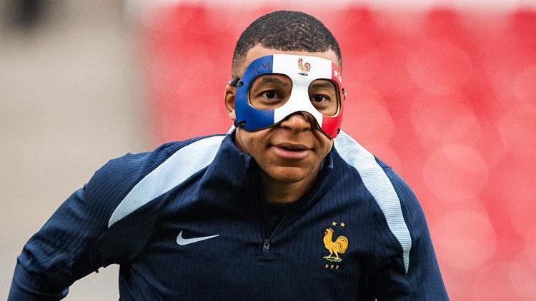 Fransaya Mbappe müjdesi Maskeyle sahada olacak