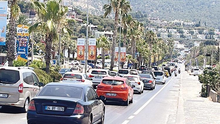 Tatilciler dönüşe geçti Bu kez sahillerden İstanbul’a akın