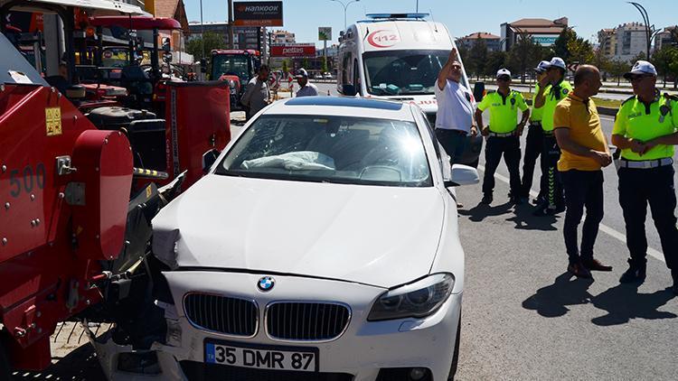 Otomobil traktör bayisine daldı, sürücü uykum vardı dedi