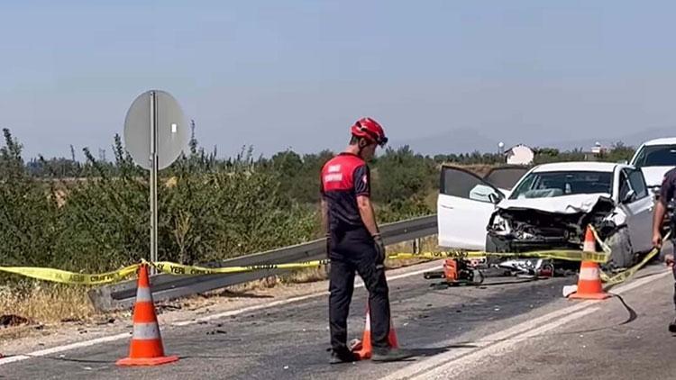 İzmirde iki otomobil çarpıştı: Karı koca öldü, 7 yaralı