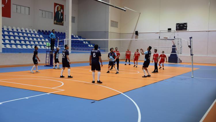 Hacılarda kullanılmayan spor salonu yenilenerek hizmet vermeye başladı