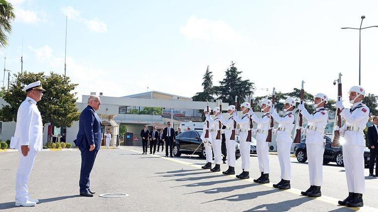 Bakan Güler, İstanbul Tersanesi Komutanlığında denetlemelerde bulundu