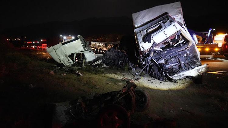 Niğdede zincirleme trafik kazası: 3 ölü, 4 yaralı