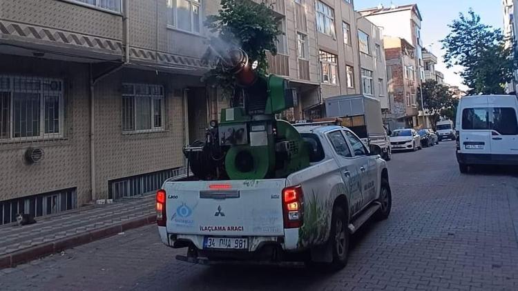 Sultangazi’de sinek ve haşerelere karşı ilaçlama çalışması