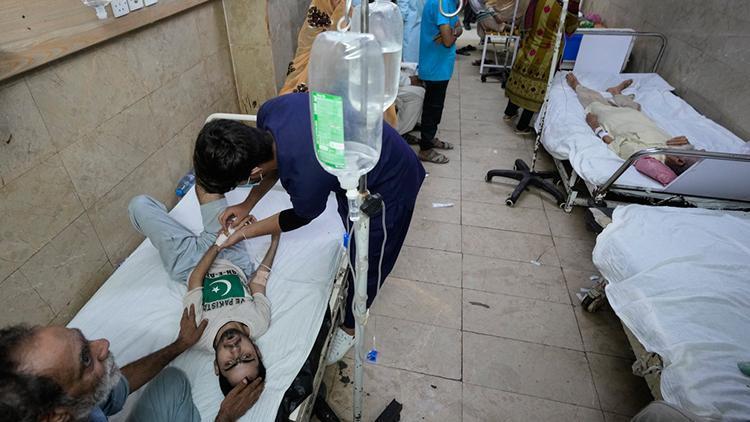 6 günde 500den fazla ölüm Pakistan kavuran sıcaklarla mücadele ediyor