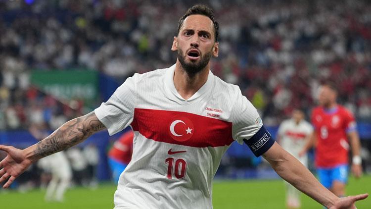 Hakan Çalhanoğlunun golü, en iyi gole aday