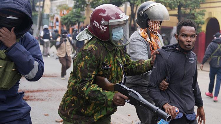 Kenyada mahkeme ordunun sokaklara inmesine izin verdi