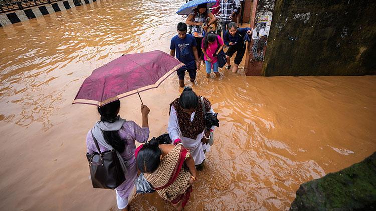 Hindistanda aşırı yağışların yol açtığı selde 11 kişi öldü