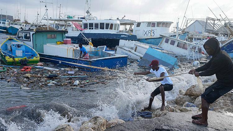 Karayiplerde etkili olan Beryl Kasırgasının şiddeti kategori 5e yükseldi