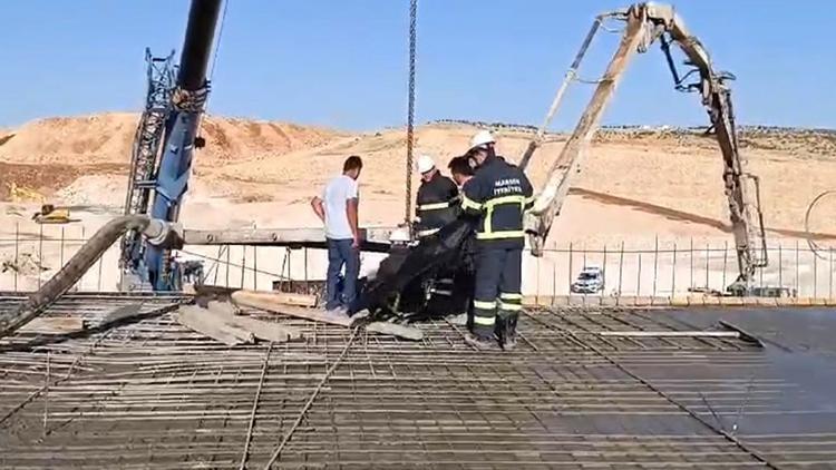 İnşaat işçisinin feci ölümü: Üzerine beton pompası devrildi