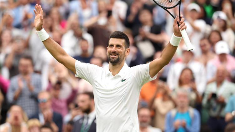 Wimbledonda Djokovic ve Swiatek tur atladı