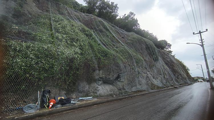 Riskli yamaca çelik ağlı önlem