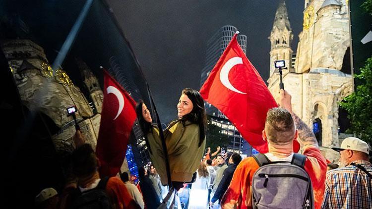 Türkiye’nin zaferi Berlin’de yer gök kırmızı-beyaz