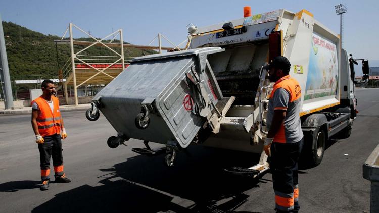 Karşıyakada çöpünü sokağa atana ceza yolda