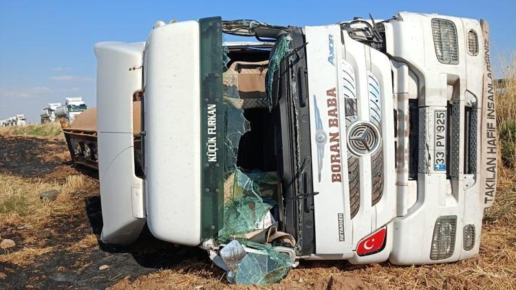 Mardin’de devrilen petrol yüklü tankerin şoförü yaralandı