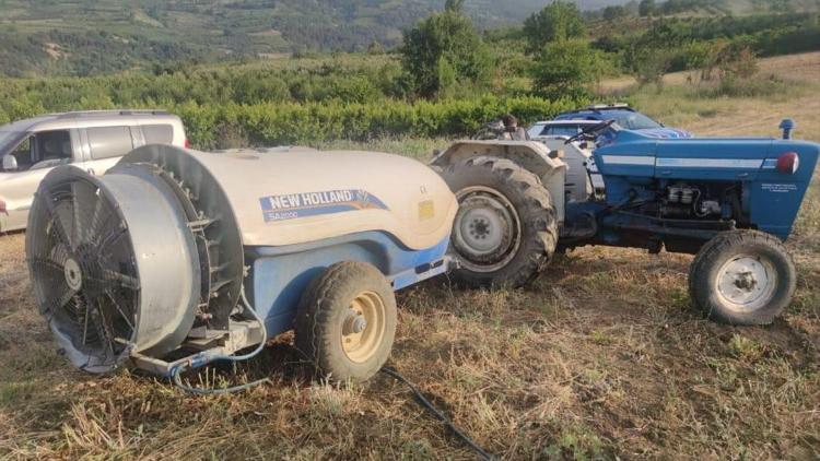 İlaçlama makinesini bağlamak istediği traktörün altında kalan çiftçi ağır yaralandı