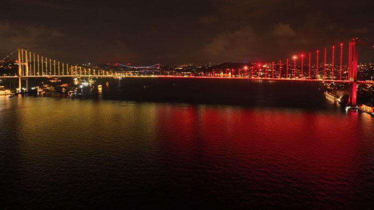 15 Temmuz Şehitler Köprüsü, Galatasarayın renkleriyle ışıklandırıldı