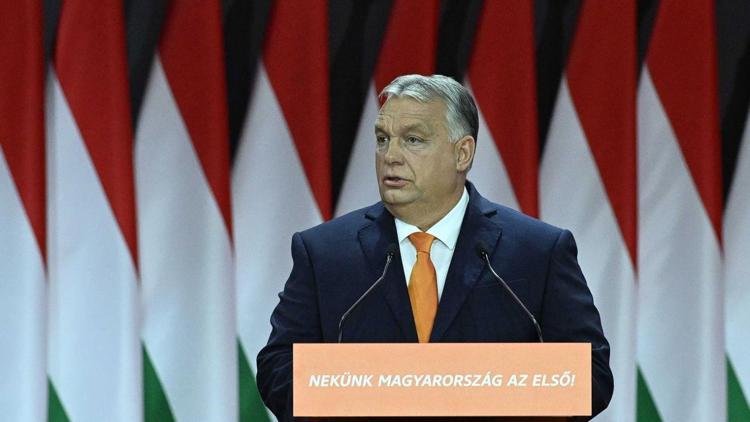 Orban, AB’yi eleştirdi Merkel’i övdü