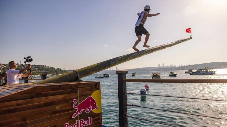 Red Bull Yağlı Direk şöleni Beykoz’da yaşandı