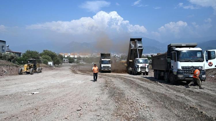 Otoyol batı kavşağını şehir merkezine bağlayacak yolun yapım çalışmalarına başlandı