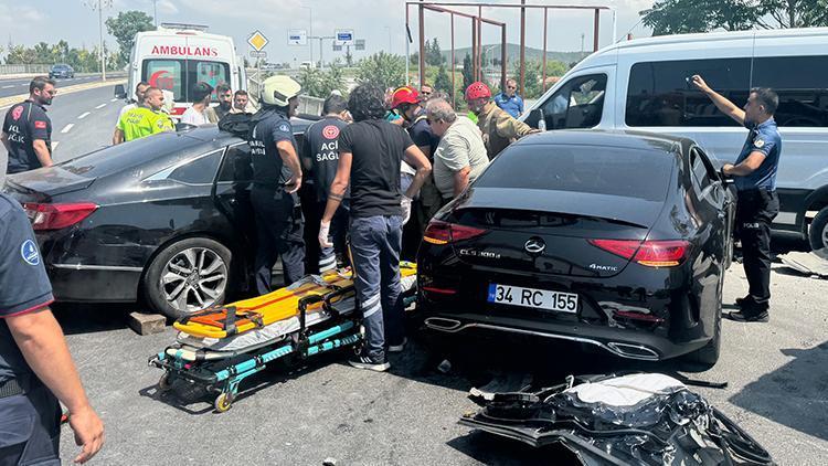 Kavşağa girmeye çalışan otomobil seyir halindeki araca çarptı: 3 yaralı