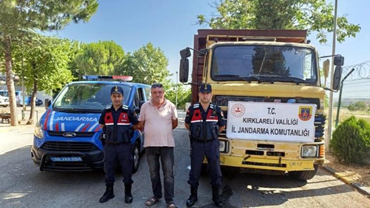 Jandarma çalıntı kamyonu bulup sahibine teslim etti