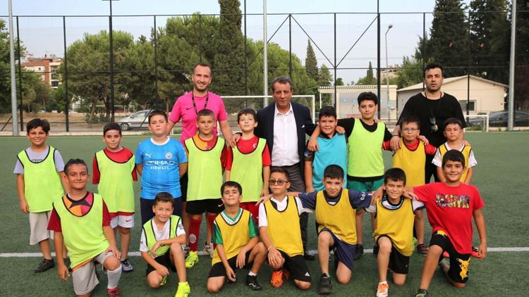 Başkan yetişkin geleceğin futbolcularıyla buluştu