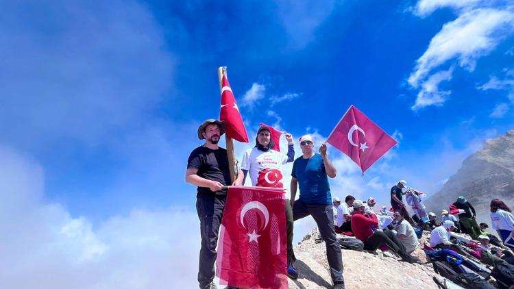 Dağcılar, 15 Temmuzda Aladağlarda 5 zirveye tırmandı