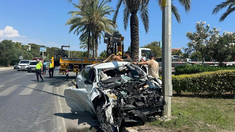 Otomobille kamyonet çarpıştı: 1 ölü, 5 yaralı