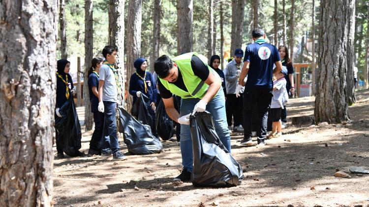 Zorkun Yaylası Şenlik Tepesi’nde çevre temizliği etkinliği