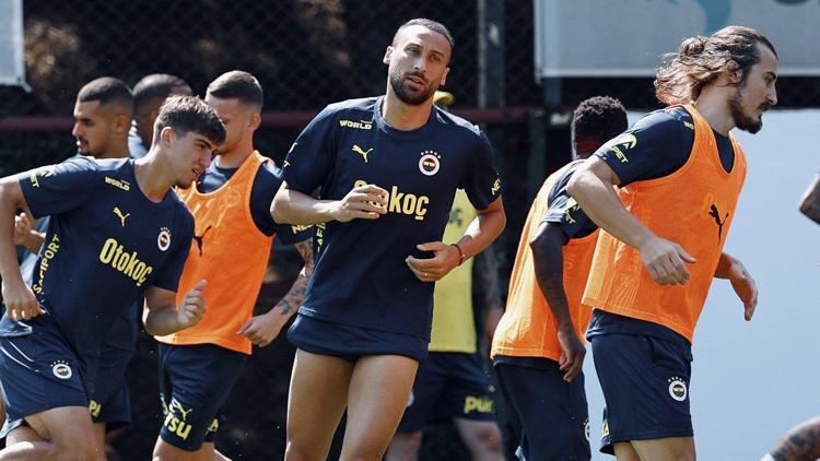 Fenerbahçede yeni transfer Cenk Tosun, takımla çalıştı