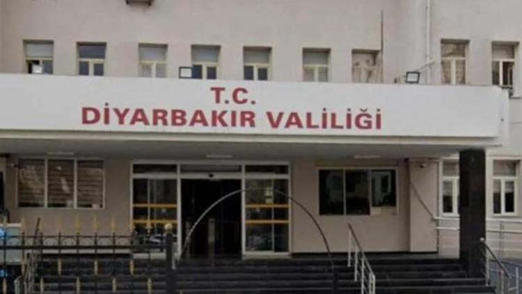 Diyarbakır Hanide teröristlerin yol kenarına tuzakladığı 80 kilogram patlayıcı imha edildi