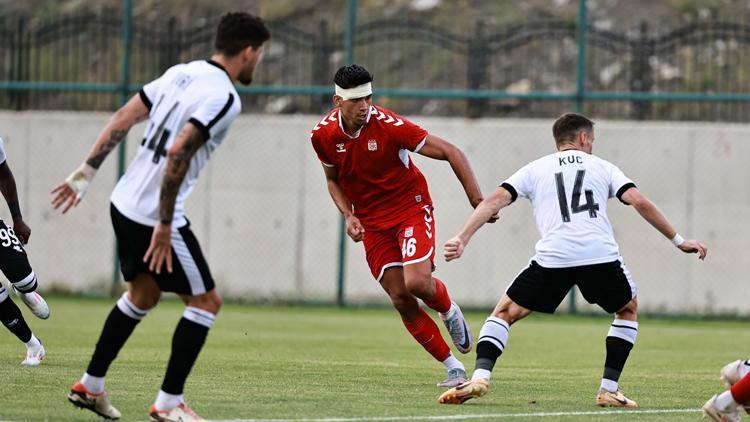 Sivasspor hazırlık maçını 2 golle kaybetti