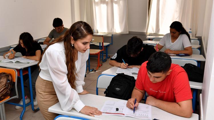 Büyükşehrin kurs merkezlerinde YKS’ye hazırlanan öğrenciler derece yaptı