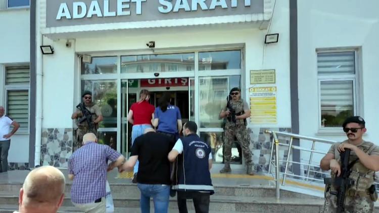 Kırklarelide fuhuş operasyonuna yakalanan 14 şüpheli adliyede