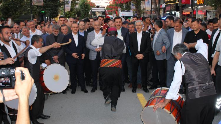 Malatya’da Kayısı Festivali kortej yürüyüşü ile başladı