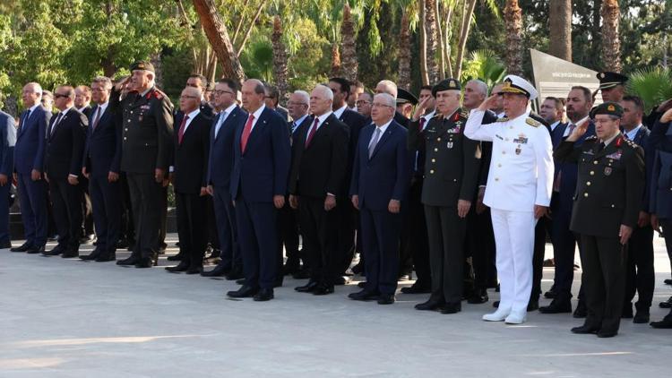 Bakan Güler, KKTCde Boğaz Şehitliğini ziyaret etti