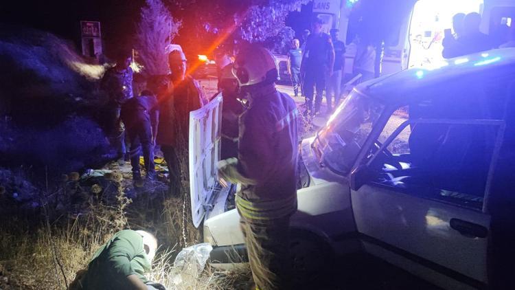 Mardinde kontrolden çıkarak şarampole devrilen otomobildeki 3 kişi yaralandı