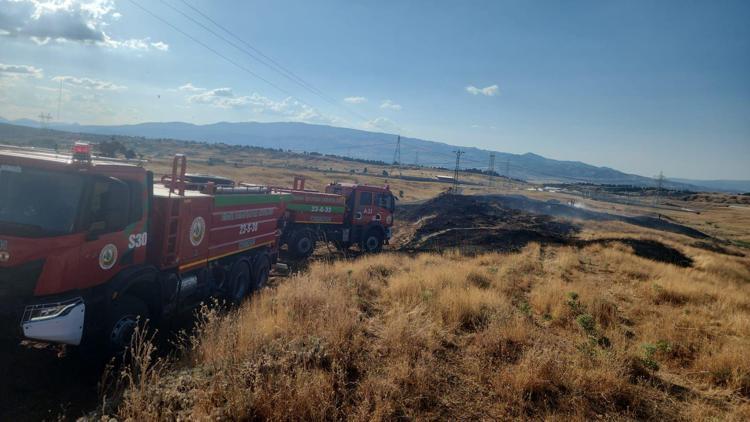 Bingöl’de çıkan örtü yangını, söndürüldü